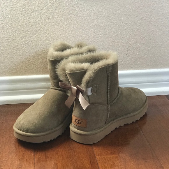 UGG Shoes - NWT Ugg Bow Back Booties